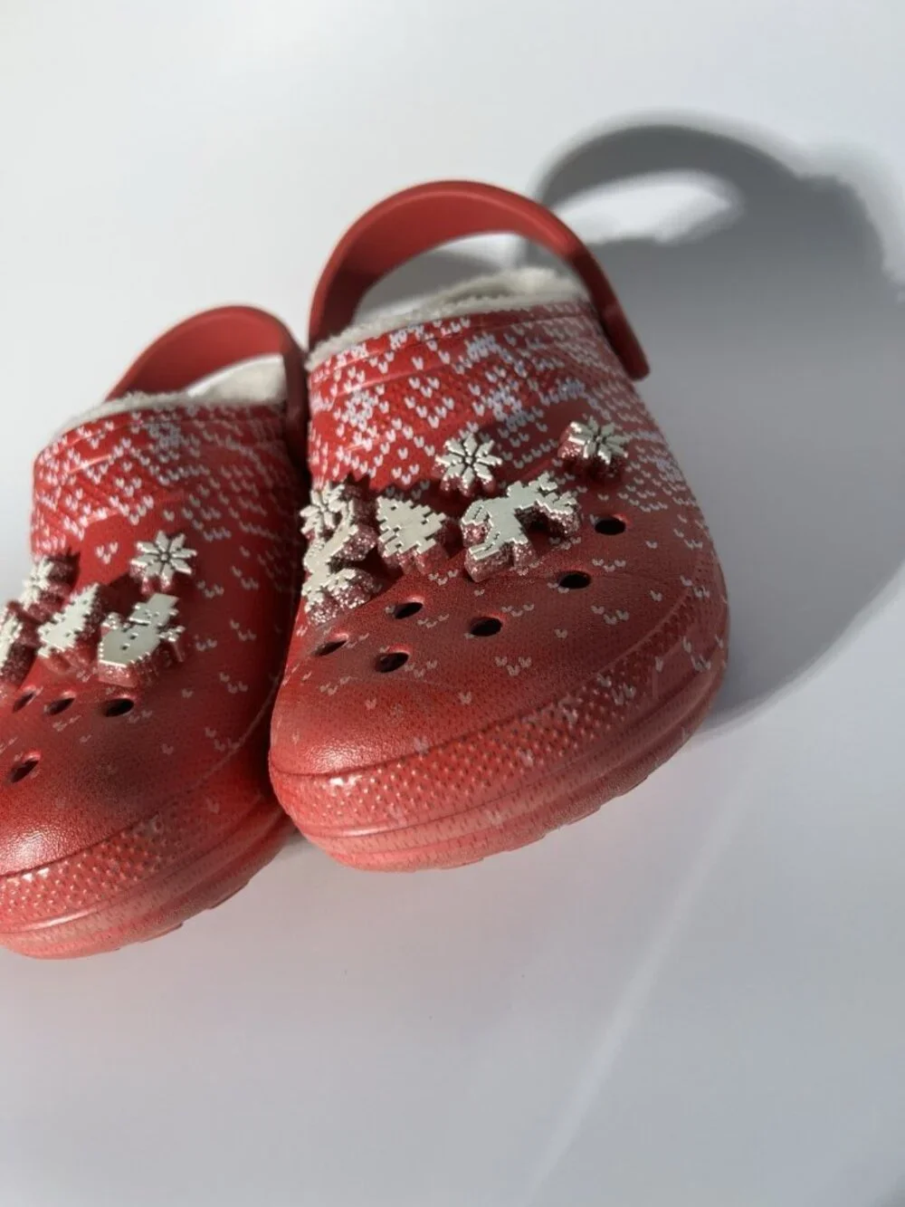 Women's Size 7 Crocs Lined Holiday Charm Clog Red/White w/Jibbitz Ugly Sweater - Picture 15 of 15